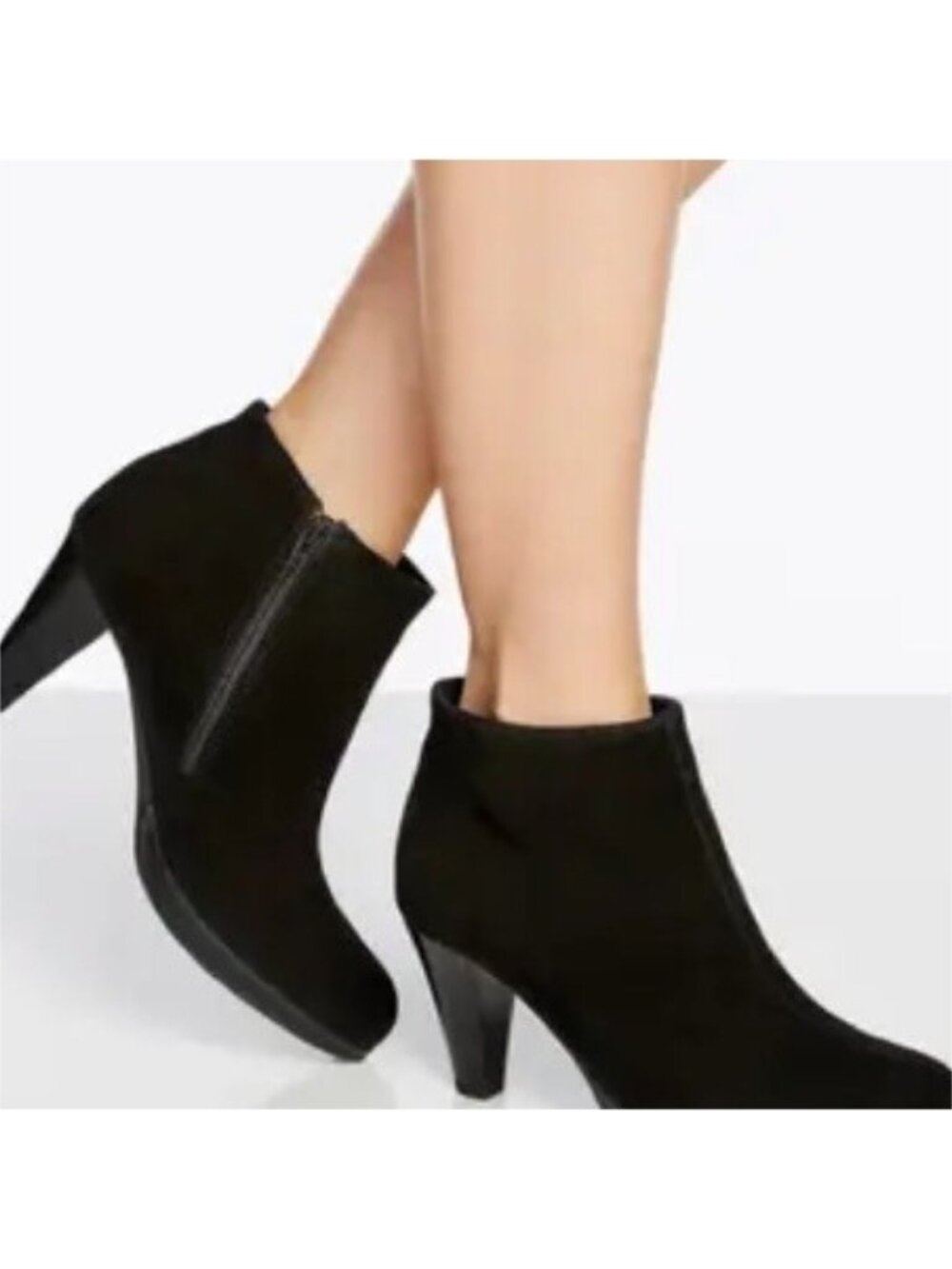 New! LA CANADIENNE Oliver Waterproof Suede Bootie Black Size 9 DD28